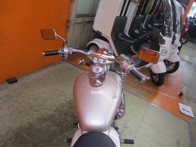 流石走行２３０ｋｍ！写真の通りやばいくらいタンクもハンドル回りも綺麗ですよ！他店追従不可能価格！